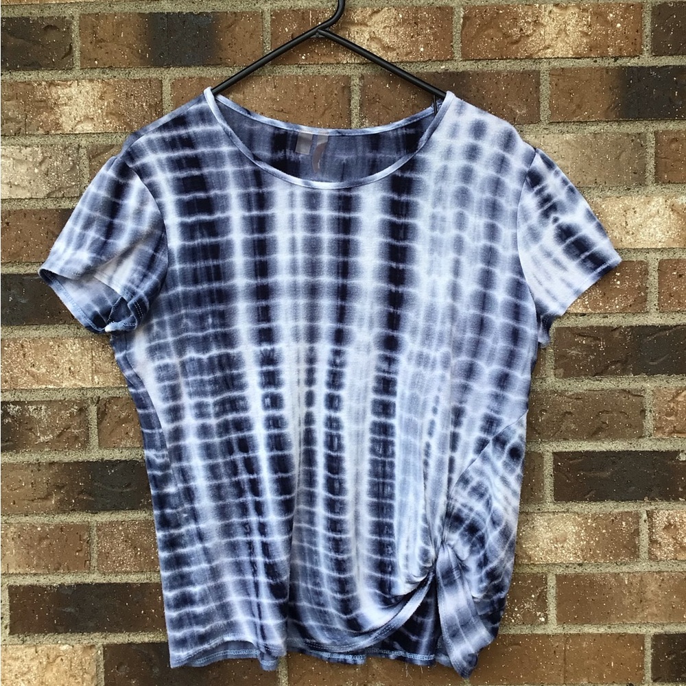 Stylish Black and White Tie-Dye Women's Top